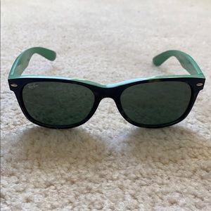 RayBans Wayfarer Sunglasses